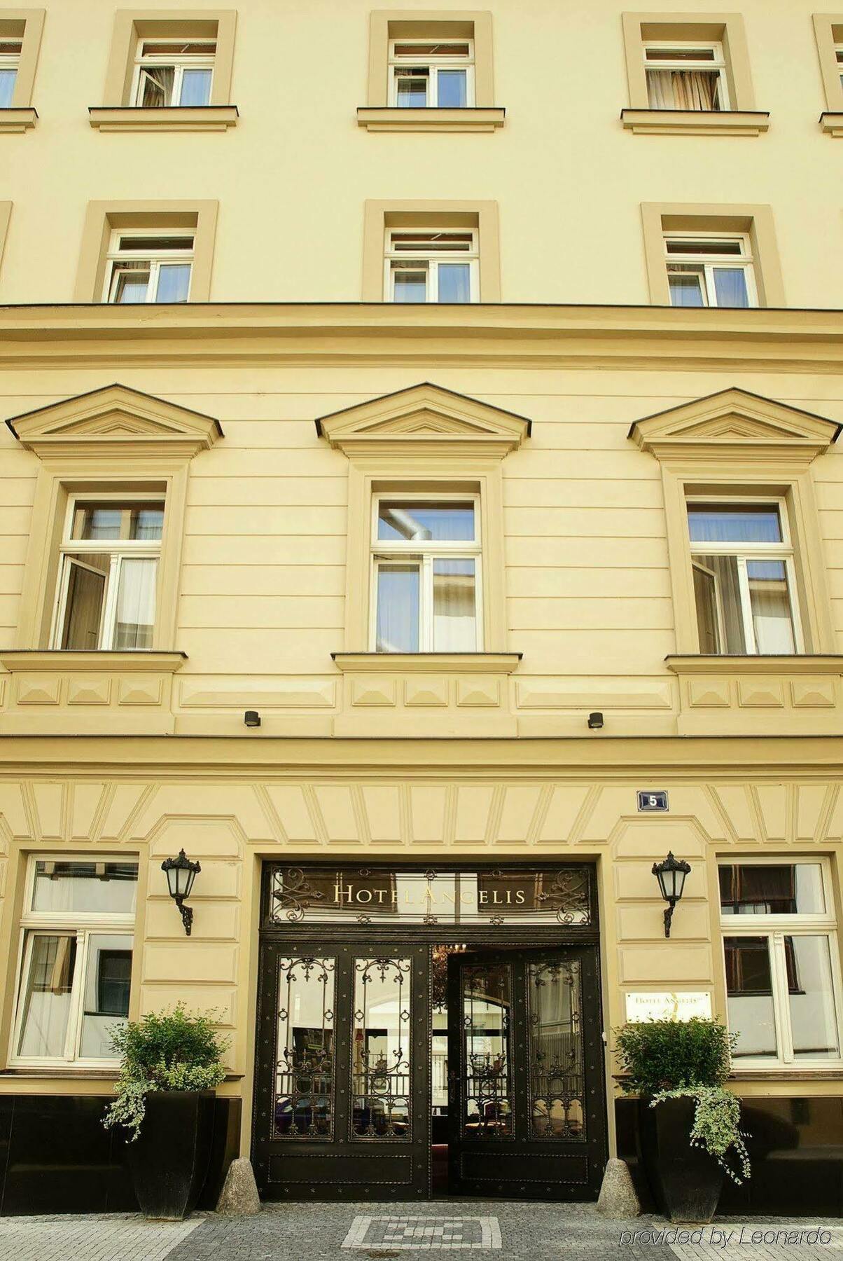 Angelis Hotel Praag Buitenkant foto